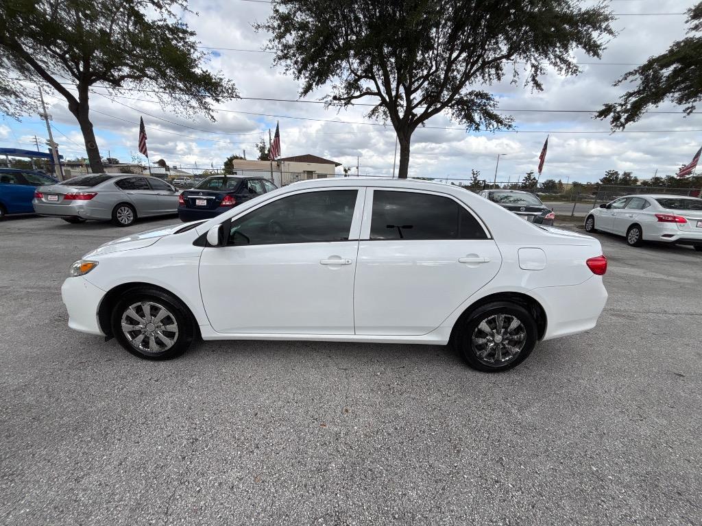 2010 Toyota Corolla LE's photo