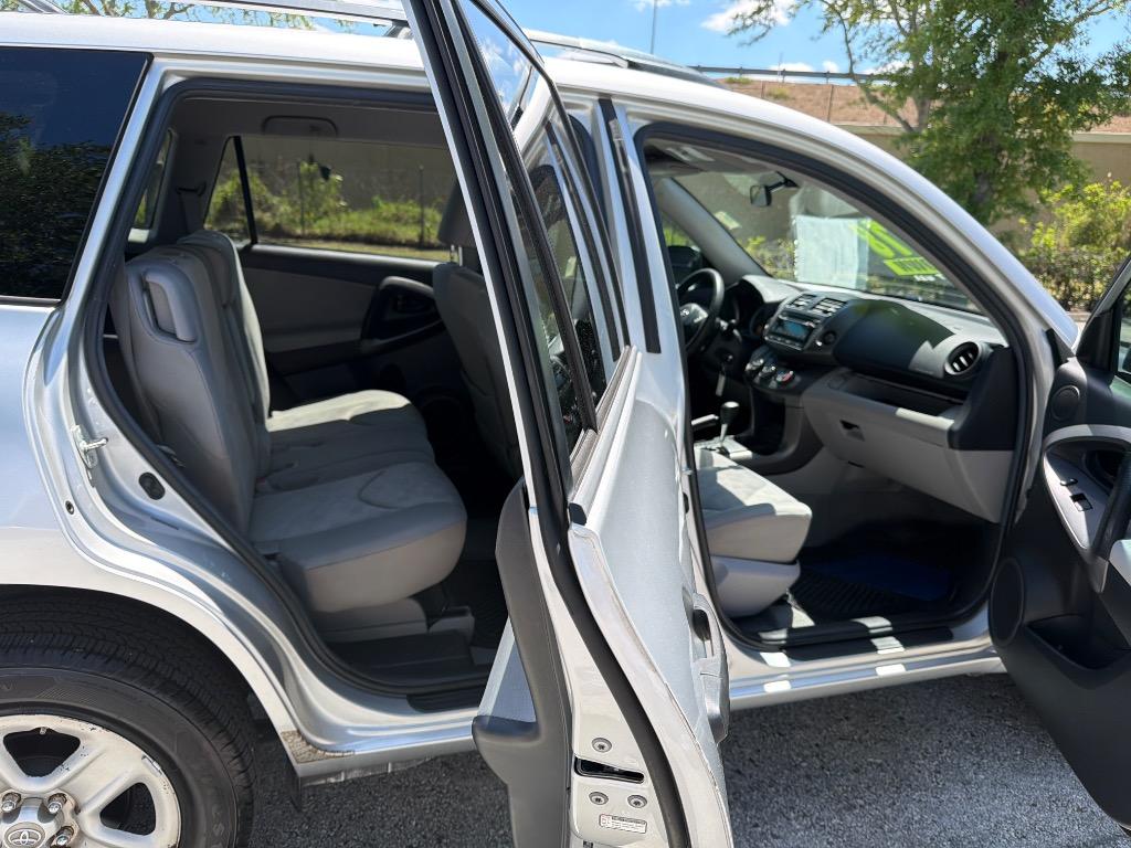 2012 Toyota RAV4 Base - Photo 6