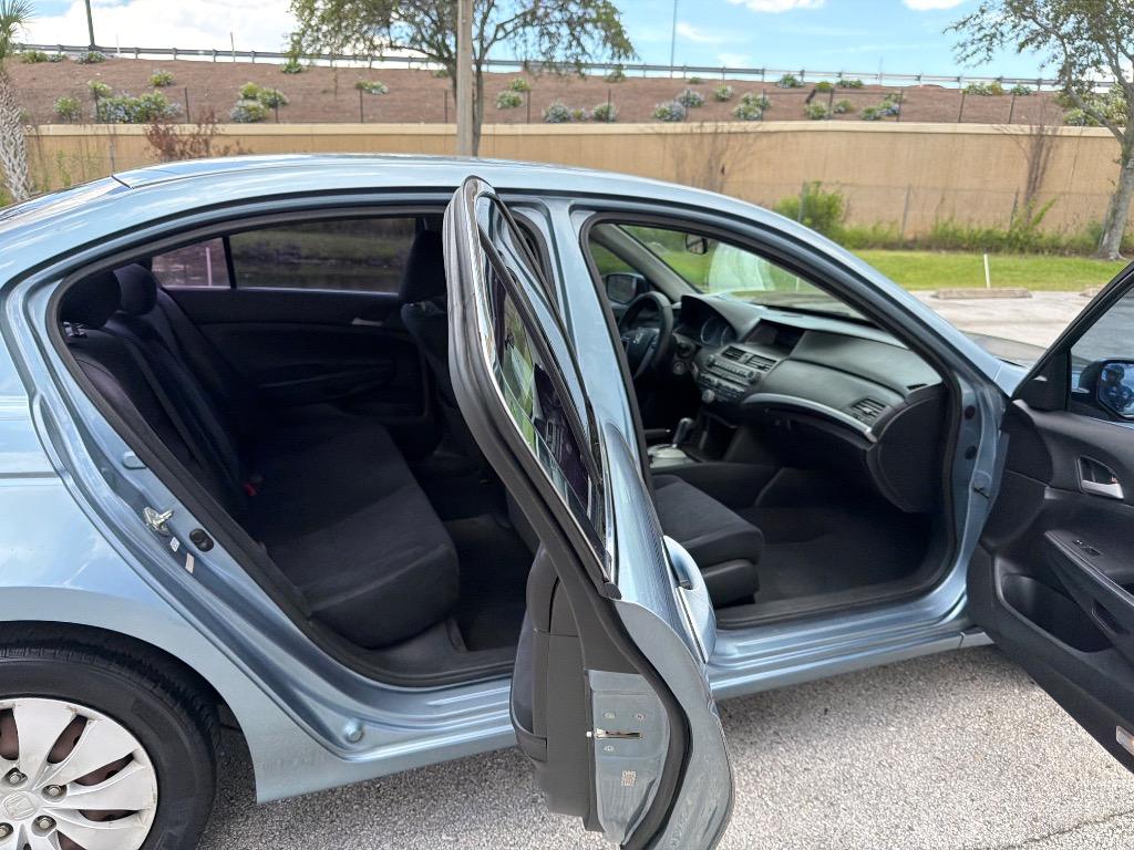 2011 Honda Accord LX - Photo 6