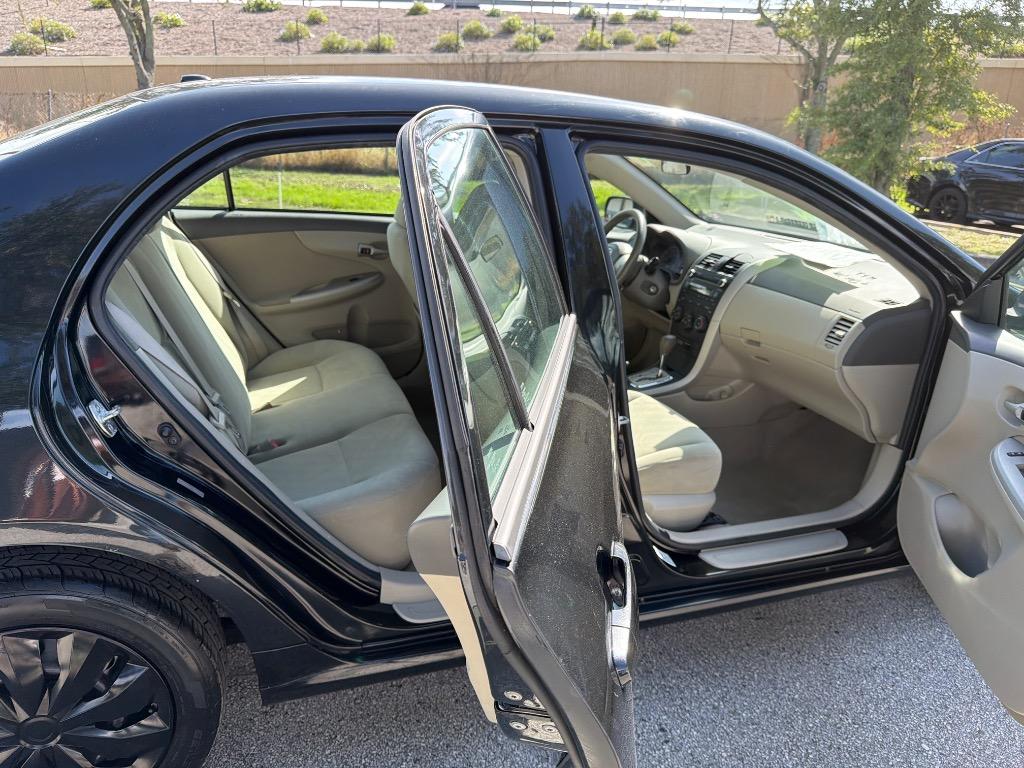 2010 Toyota Corolla LE - Photo 6